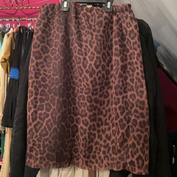 Suit - Picture 4 of 4